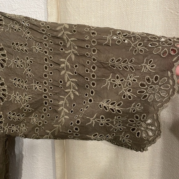 Johnny Was Merissa Floral Eyelet Crop Martini Olive Top Size Medium - Picture 3 of 6